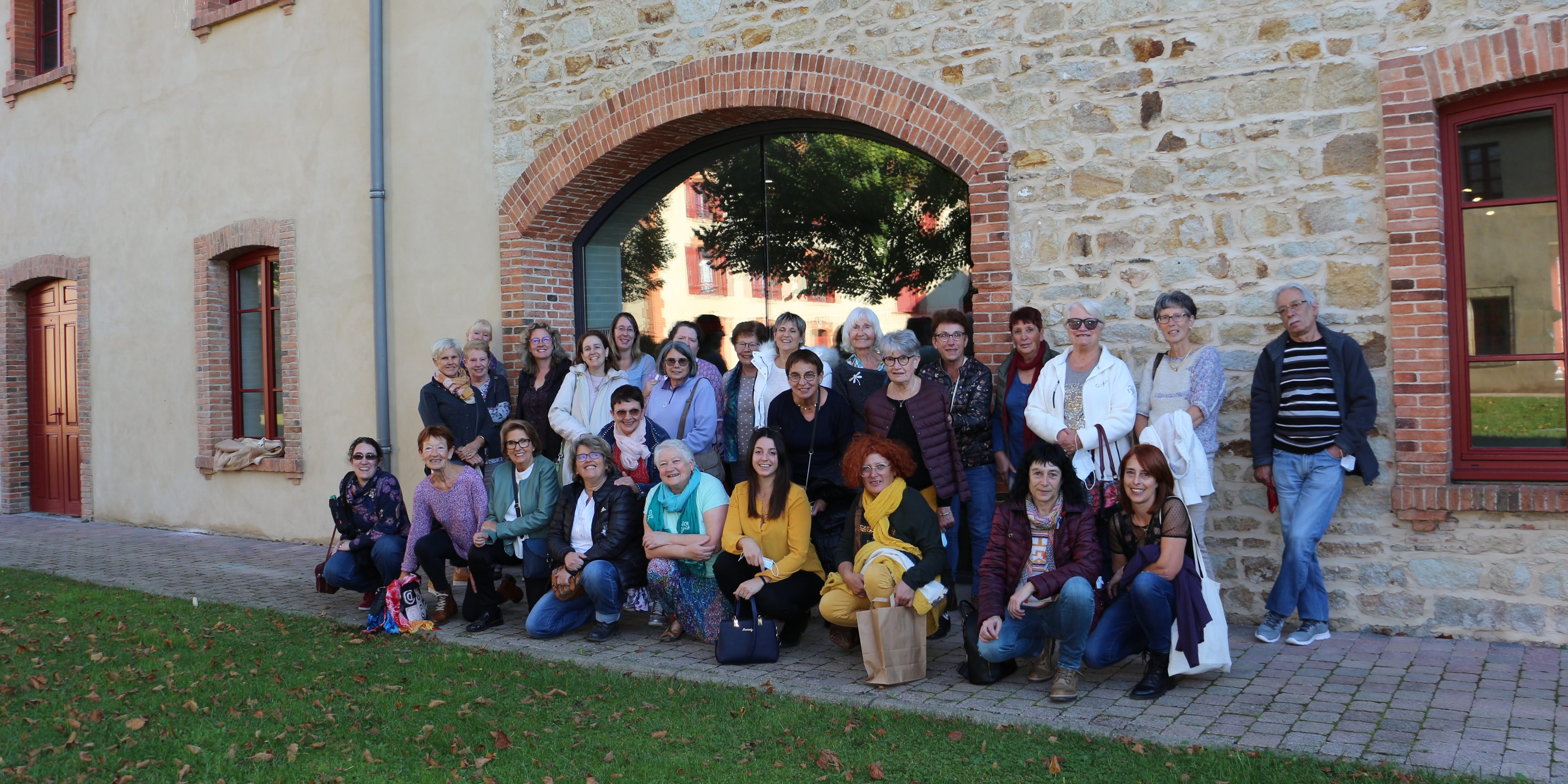 Les bénévoles du réseau de lecture publique en visite au musée de la céramique et de la médiathèque de Lezoux