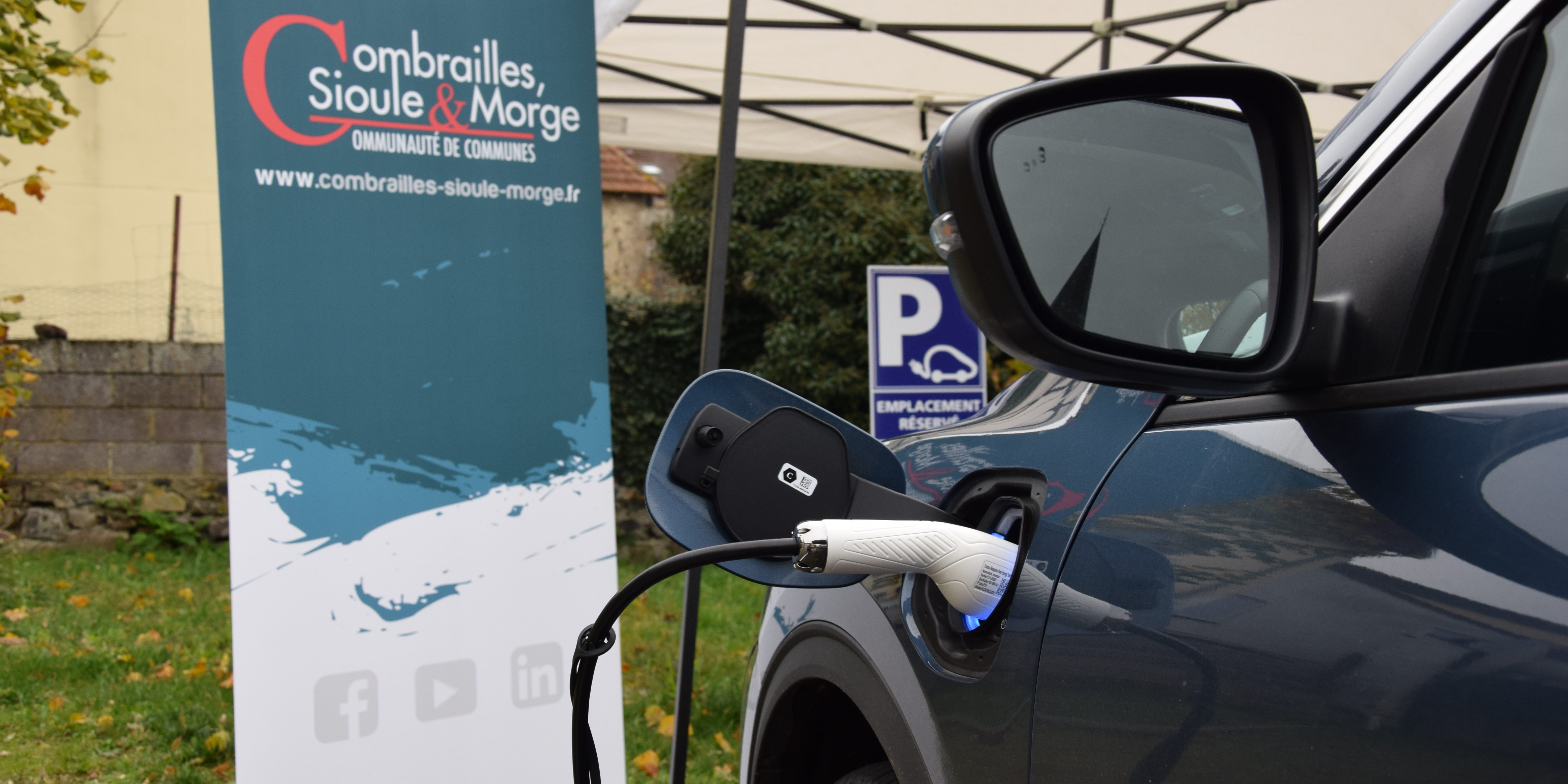 Huit bornes de recharge pour véhicule électriques mises en service par la com’ com’.