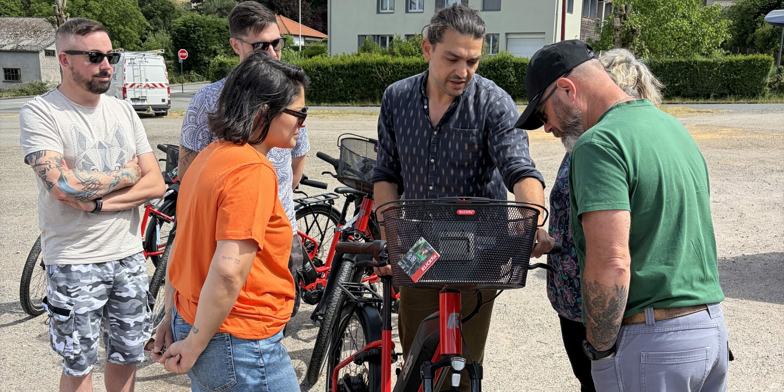 Les premiers vélos électriques en location remis à leurs utilisateurs